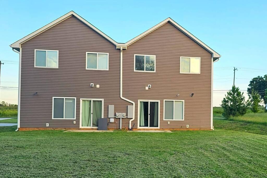 Gorgeous 3 Bedroom Home With Cable Tv In All Rooms & Free Wi-Fi Concord Exterior photo