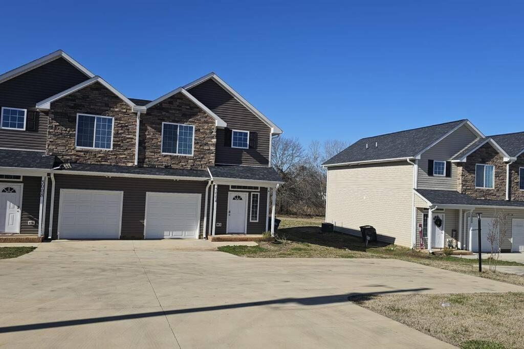 Gorgeous 3 Bedroom Home With Cable Tv In All Rooms & Free Wi-Fi Concord Exterior photo