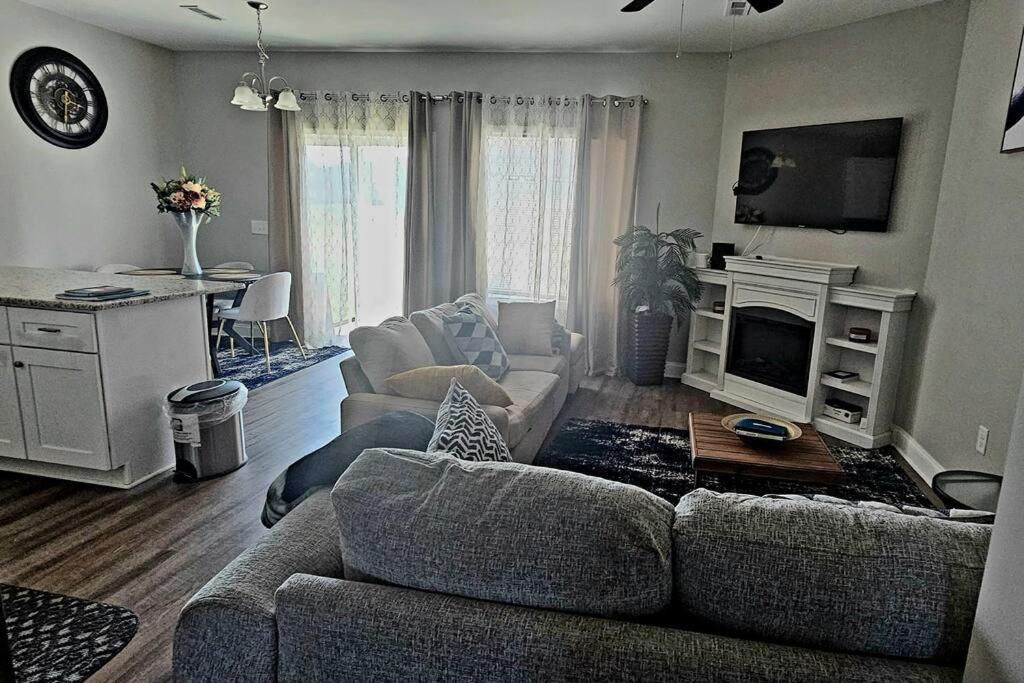 Gorgeous 3 Bedroom Home With Cable Tv In All Rooms & Free Wi-Fi Concord Exterior photo